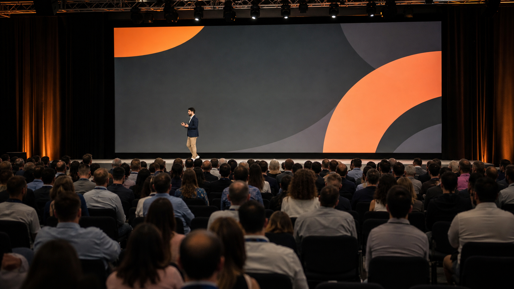 Nicolás Gómez en una keynote